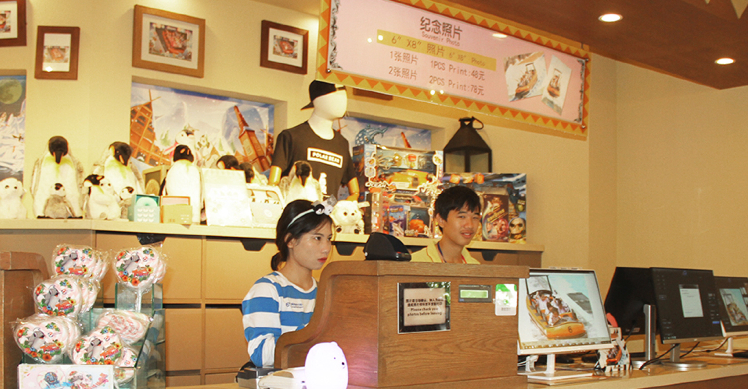 Polar Expedition: A Themed Retail Adventure in the Arctic Realm