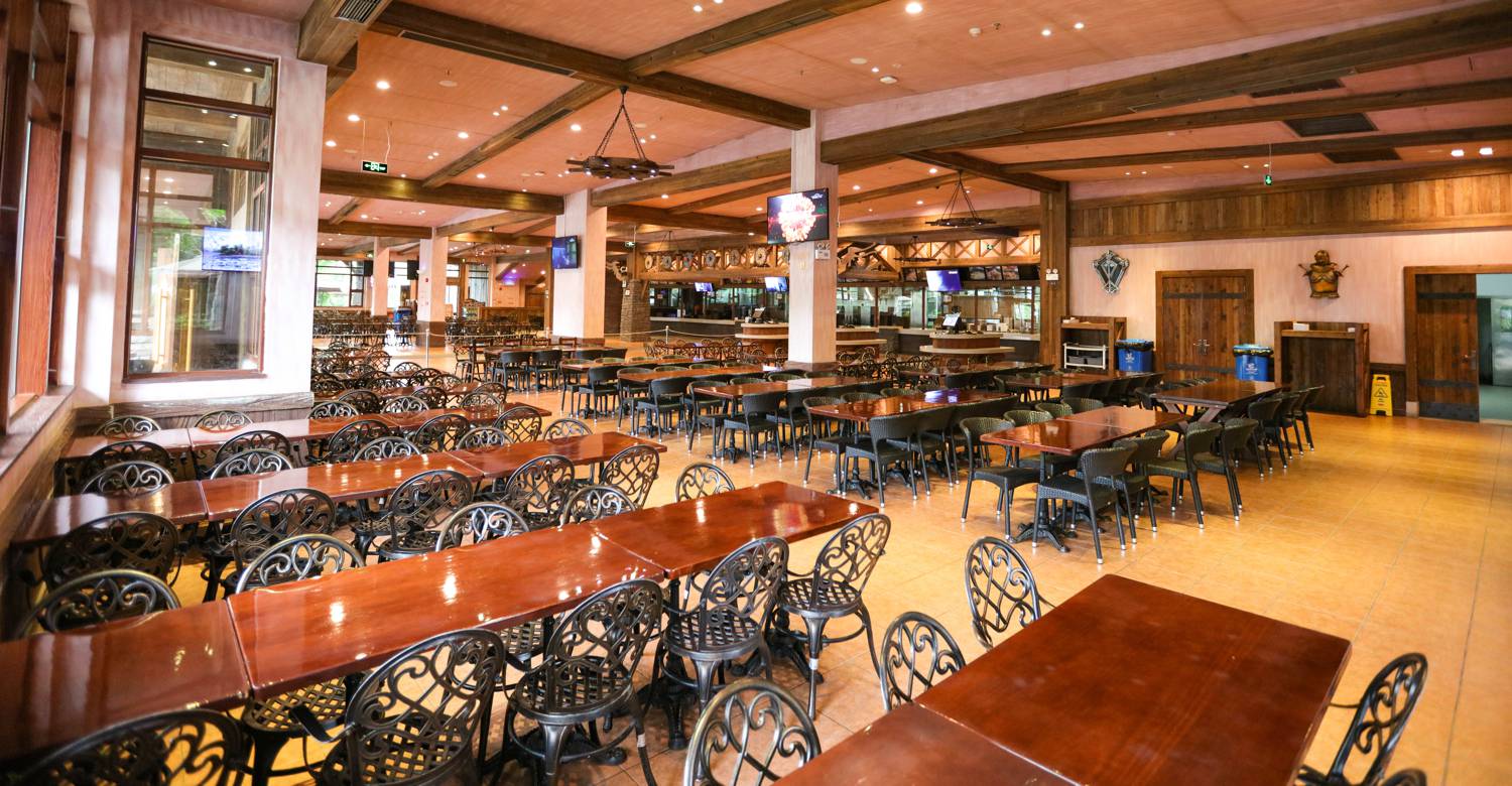 Restaurant By The Bay: Where Culinary Art Meets Oceanic Grandeur